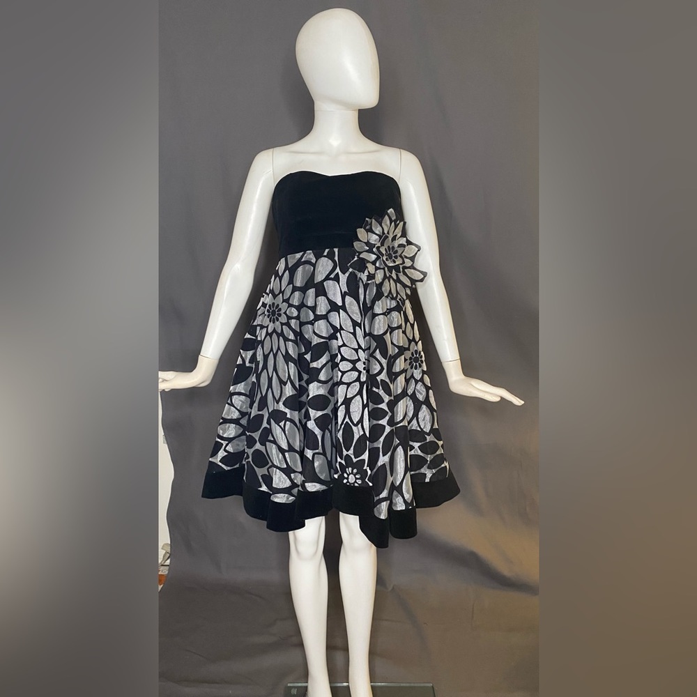 Black floral velvet baby-doll cocktail dress with floral detail (bust 34)